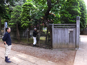 �i5�j������E�����